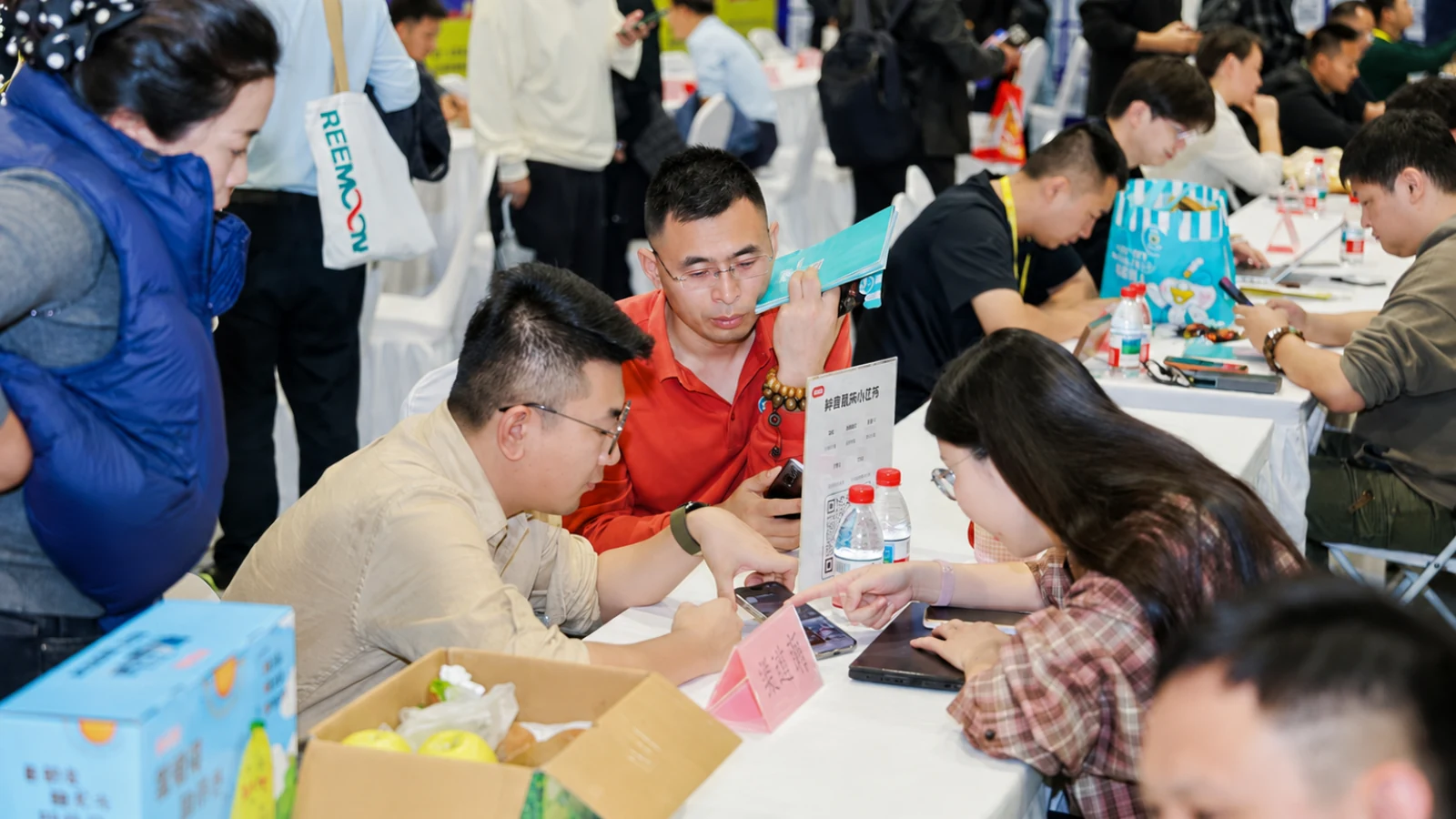 Trade professionals meeting face to face in the buyer matchmaking area
